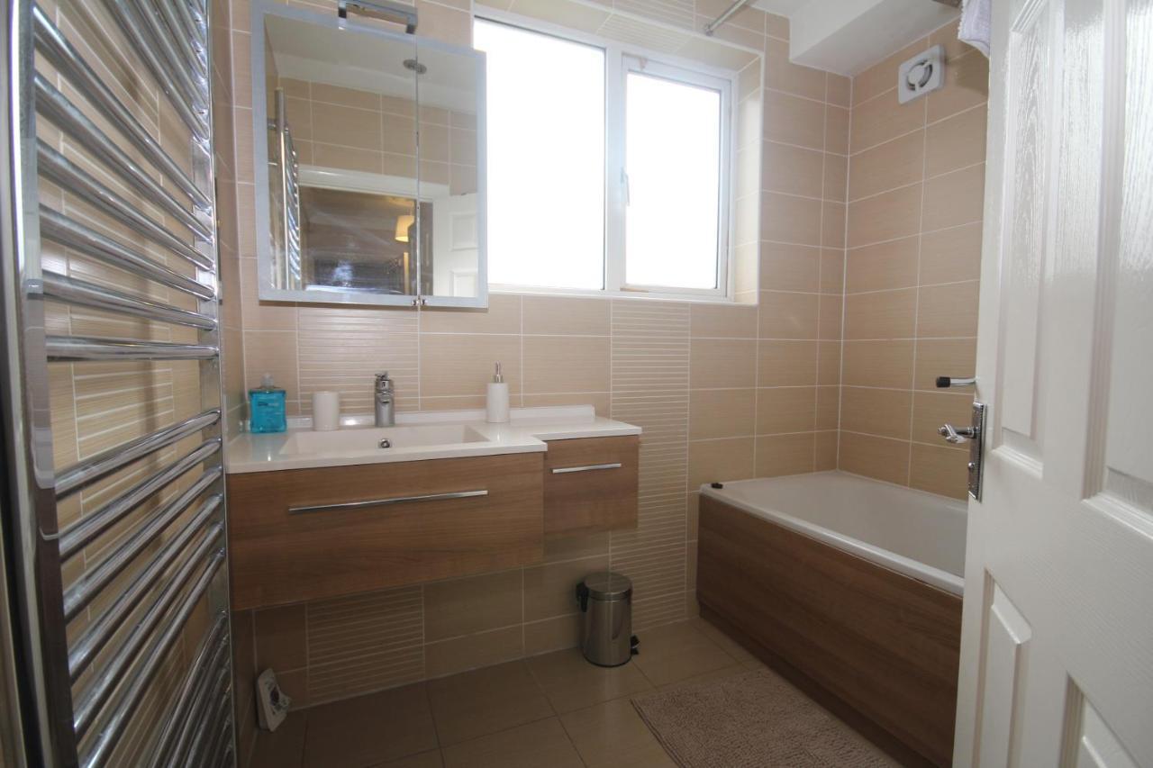 Kenton House * Harrow