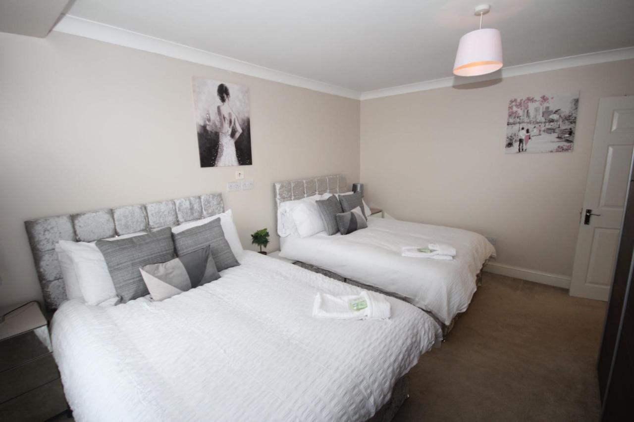 Kenton House * Harrow