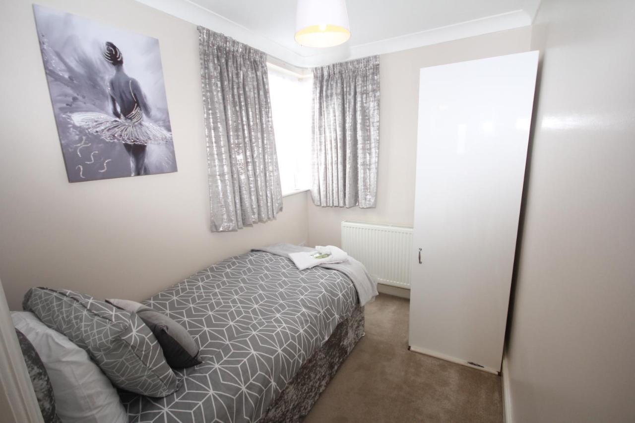 Kenton House * Harrow